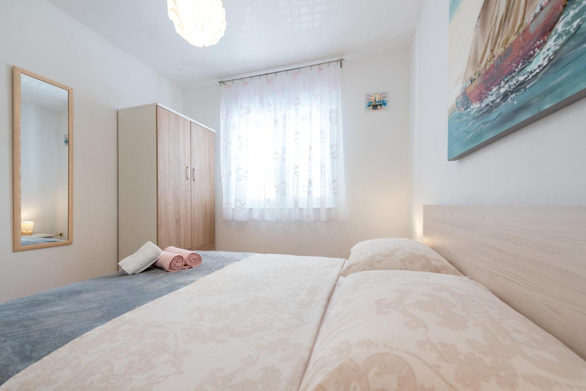 Luxury Apartment With Garden Jacuzzi And Wellness Trogir Exterior photo