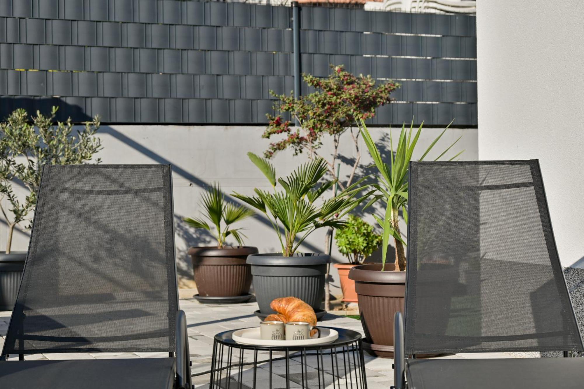 Luxury Apartment With Garden Jacuzzi And Wellness Trogir Exterior photo