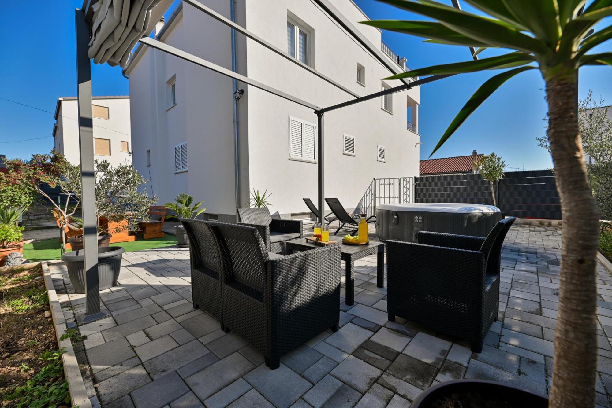 Luxury Apartment With Garden Jacuzzi And Wellness Trogir Exterior photo
