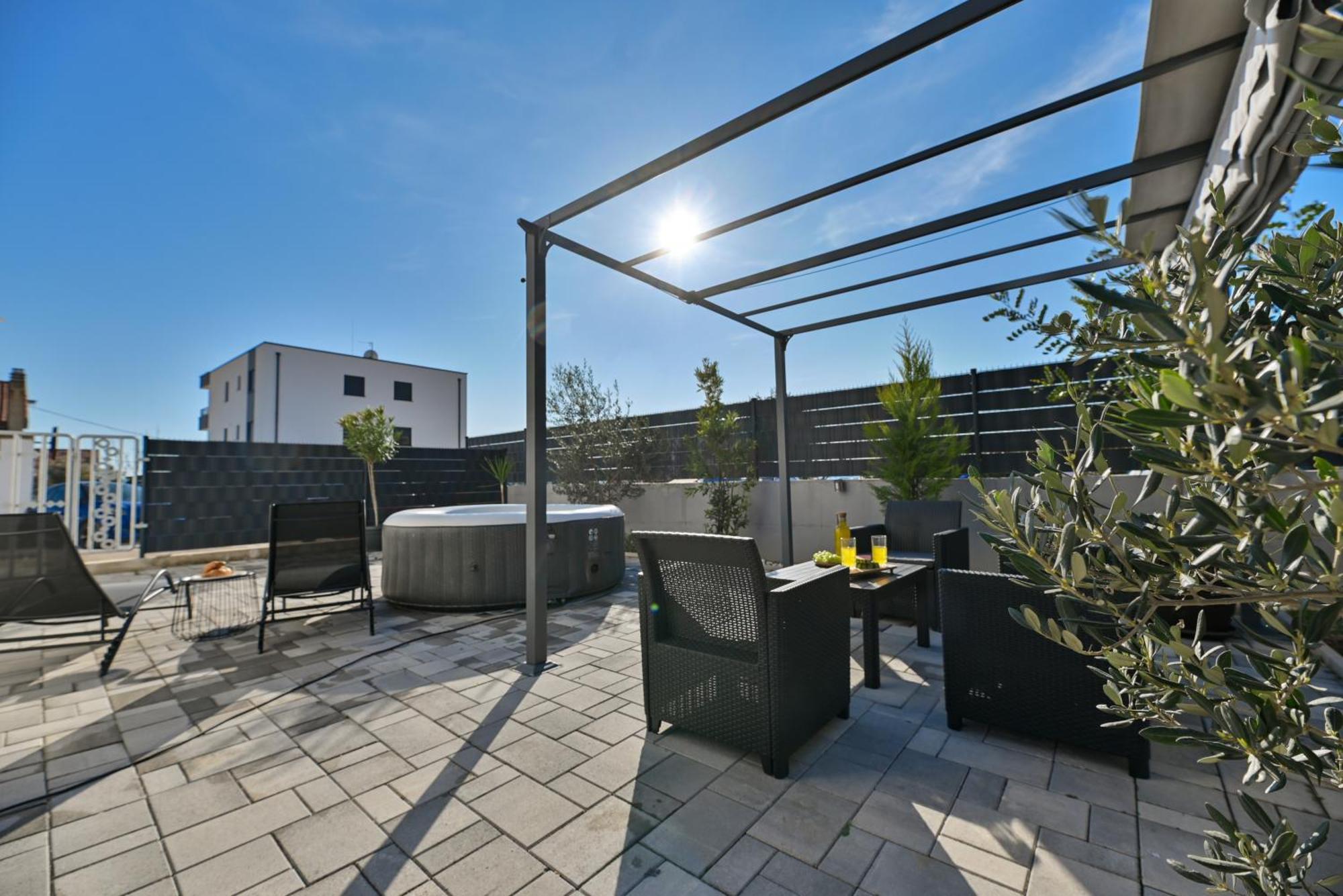 Luxury Apartment With Garden Jacuzzi And Wellness Trogir Exterior photo