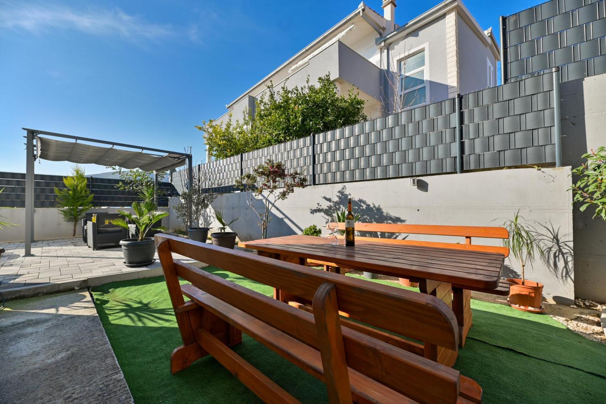 Luxury Apartment With Garden Jacuzzi And Wellness Trogir Exterior photo