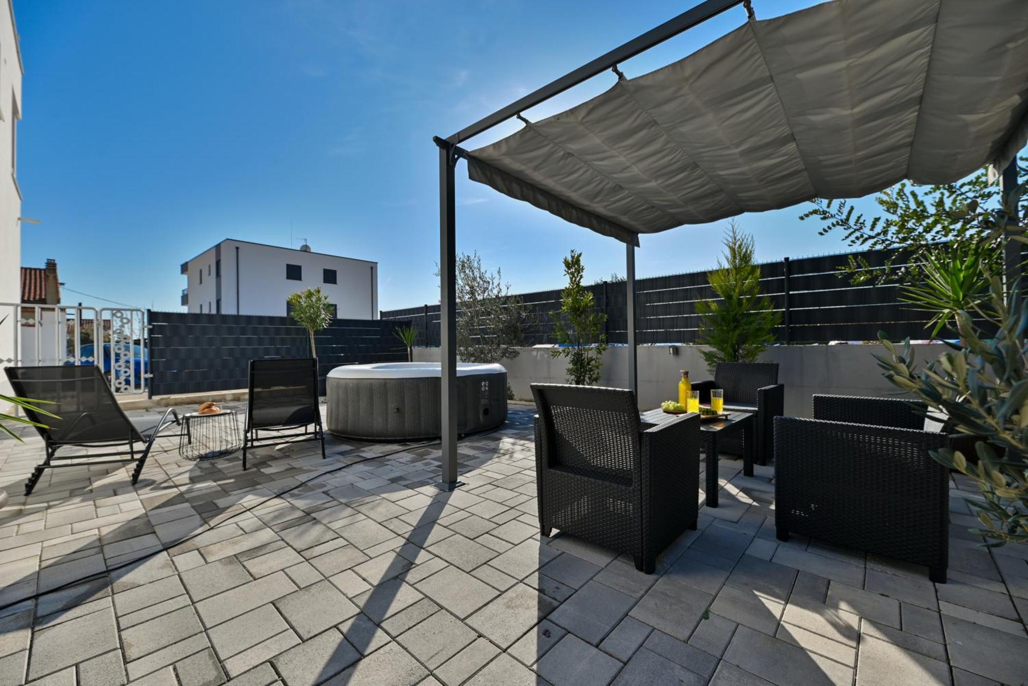 Luxury Apartment With Garden Jacuzzi And Wellness Trogir Exterior photo