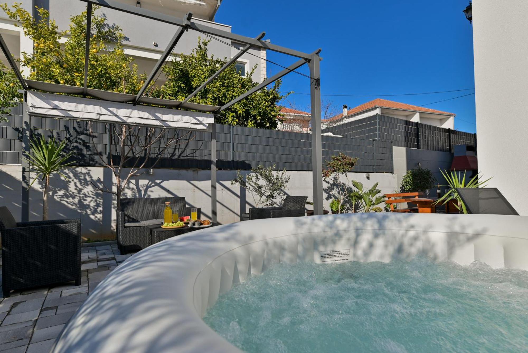 Luxury Apartment With Garden Jacuzzi And Wellness Trogir Exterior photo
