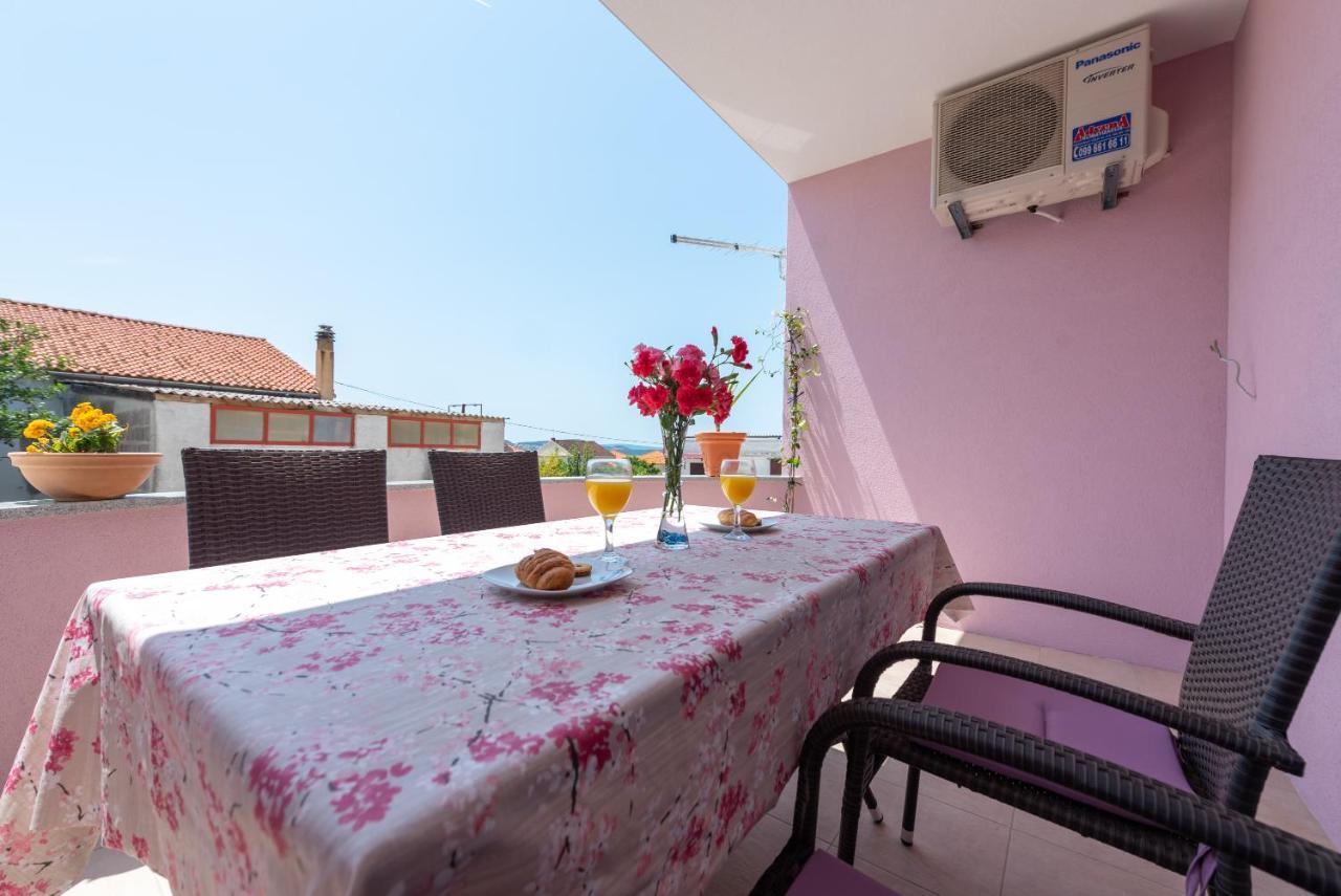 Luxury Apartment With Garden Jacuzzi And Wellness Trogir Exterior photo