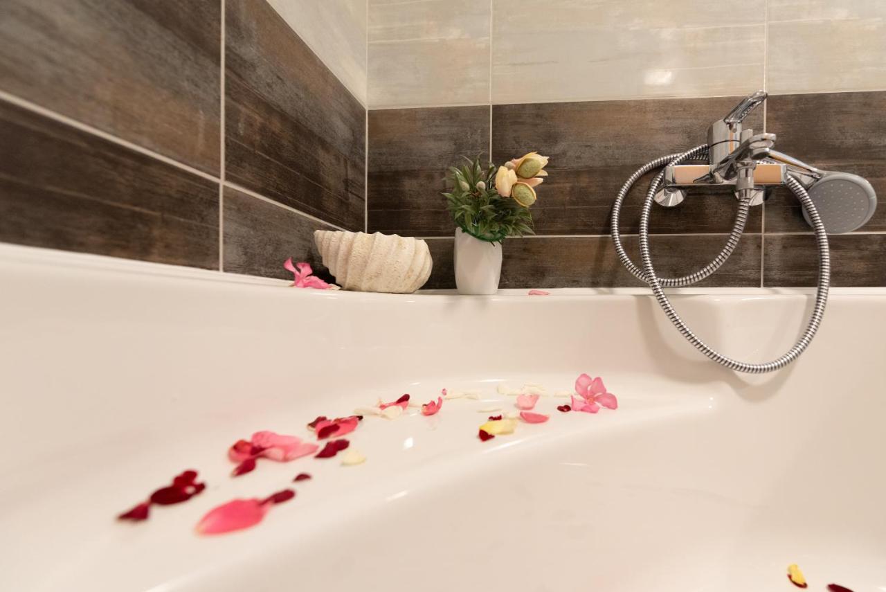 Luxury Apartment With Garden Jacuzzi And Wellness Trogir Exterior photo